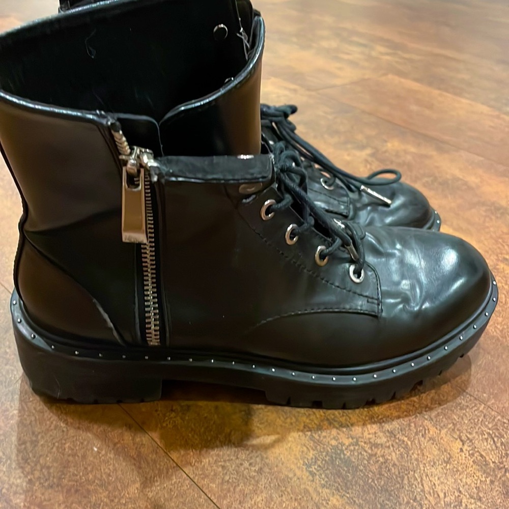 Black ankle boot , Zip
